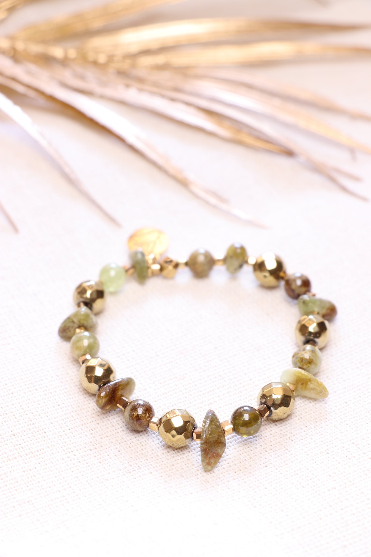 LULEM - Bracelet en Grenat Vert | Le Renouveau Intérieur