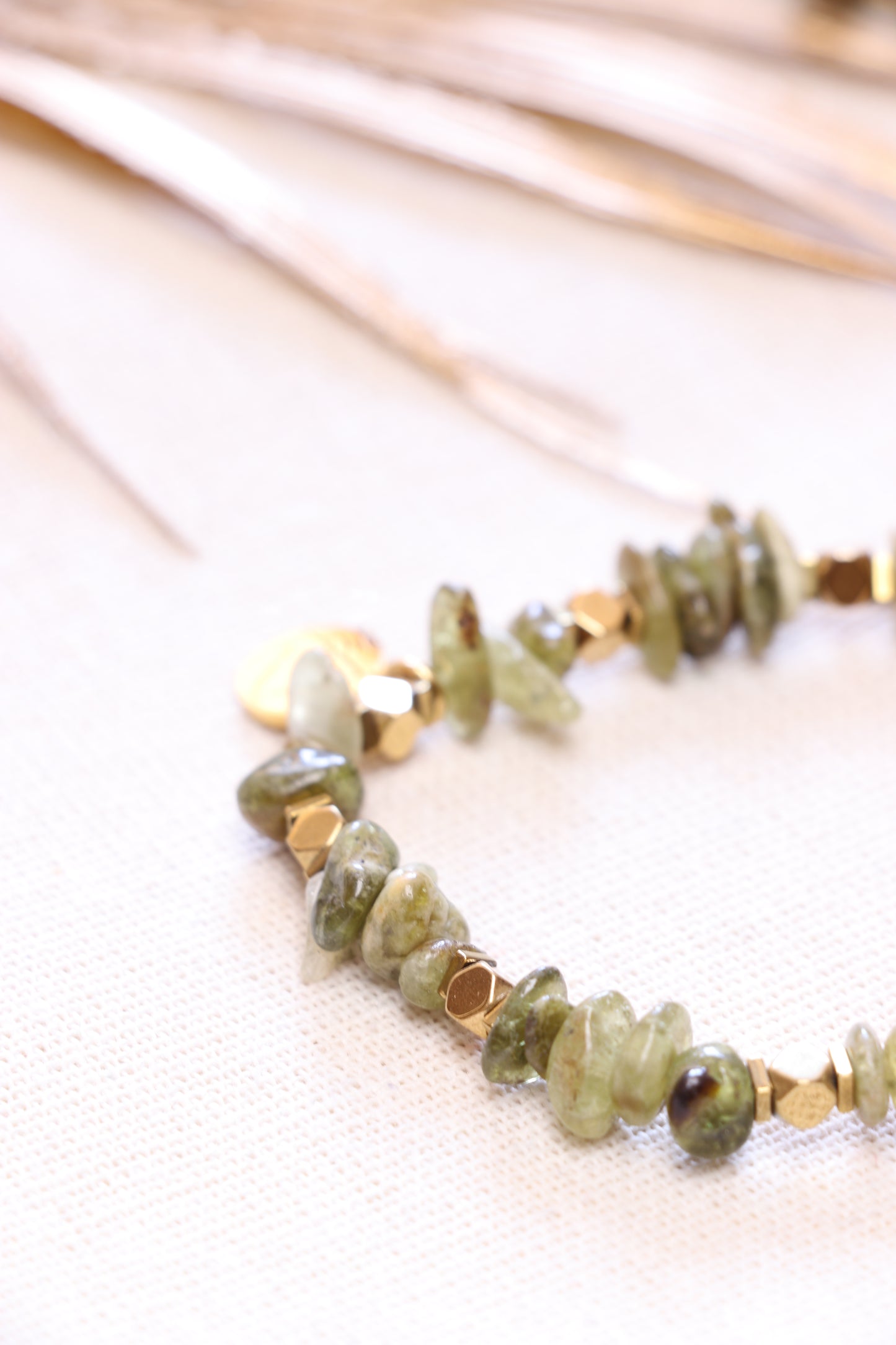 LULEM - Bracelet en Grenat Vert | Le Renouveau Intérieur