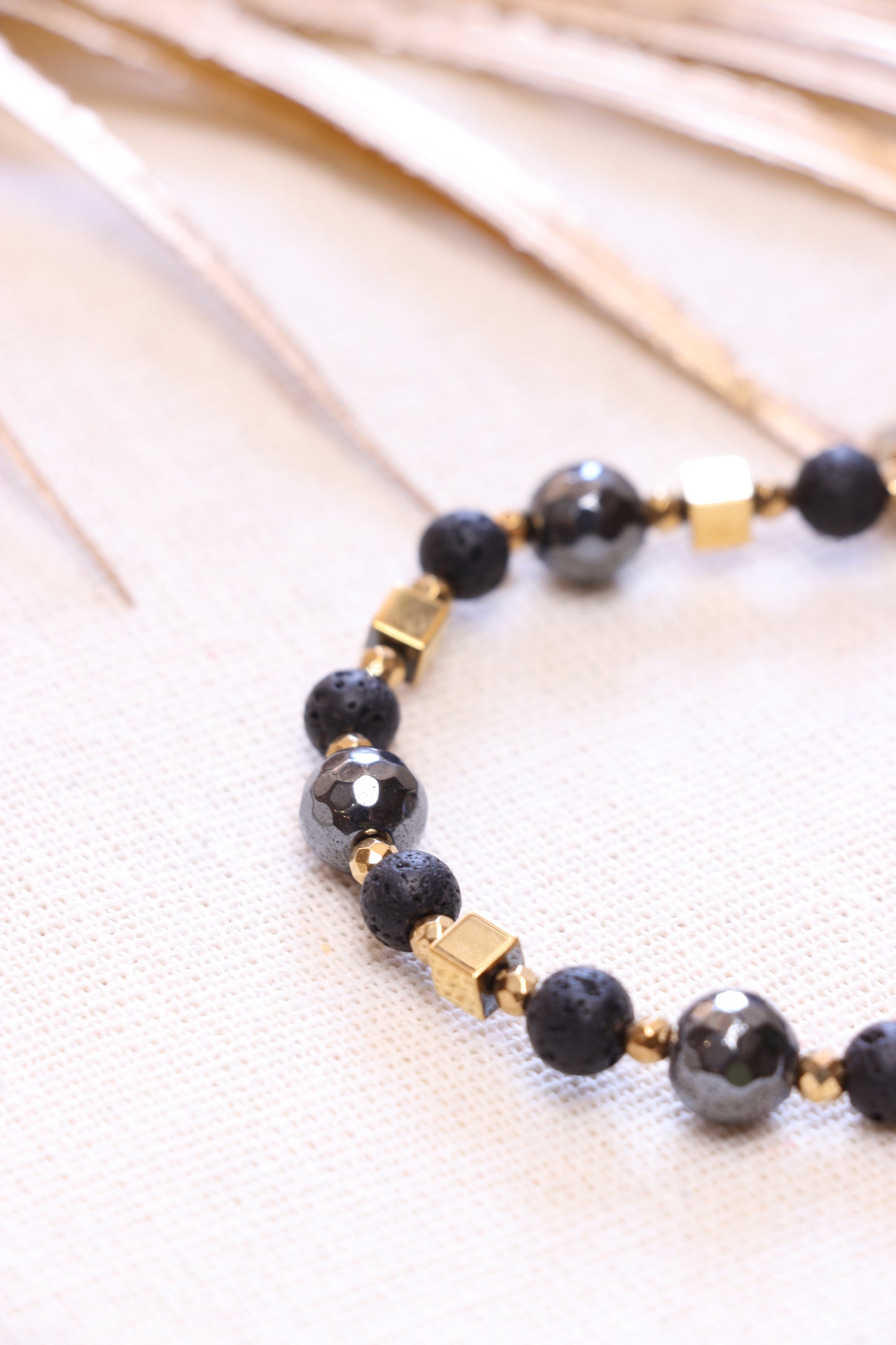 Bracelet EGIDE en Hématite | Protection contre les énergies négatives